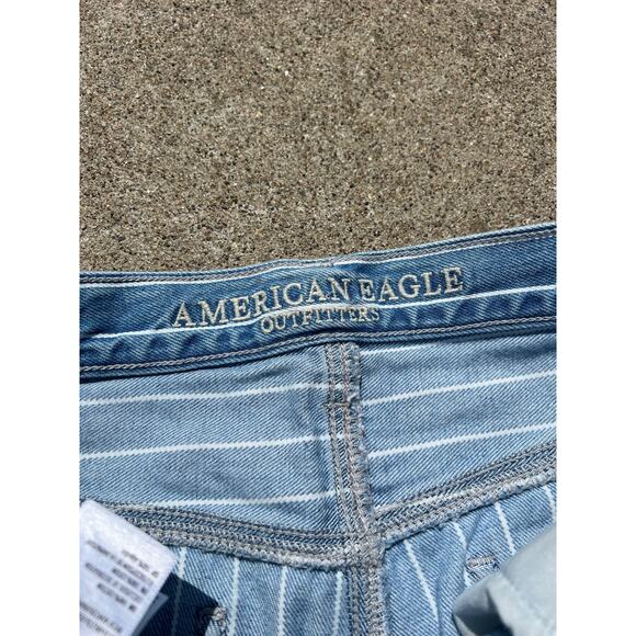 American Eagle Light Wash Pinstripe Zip Fly Mom Jeans Size 6 Regular - Picture 6 of 8